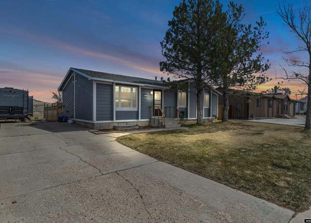 Property at 1595 Green River Way, Green River, WY 82935, 4 beds, 2 baths