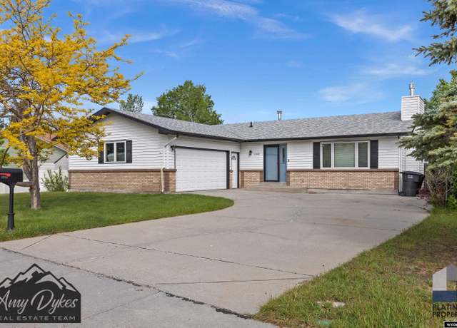 Property at 1040 Carriage Ln, Casper, WY 82609, 4 beds, 3 baths
