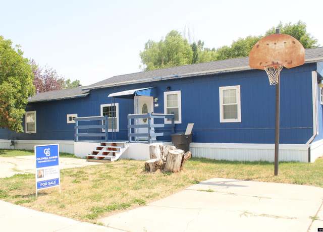 Property at 260 Pine St, Evanston, WY 82930, 4 beds, 2 baths