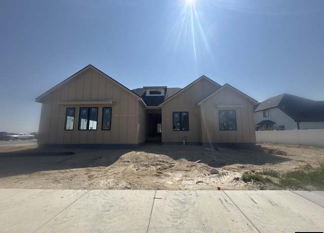 Property at 2765 Heathrow Ave, Casper, WY 82609, 5 beds, 3 baths