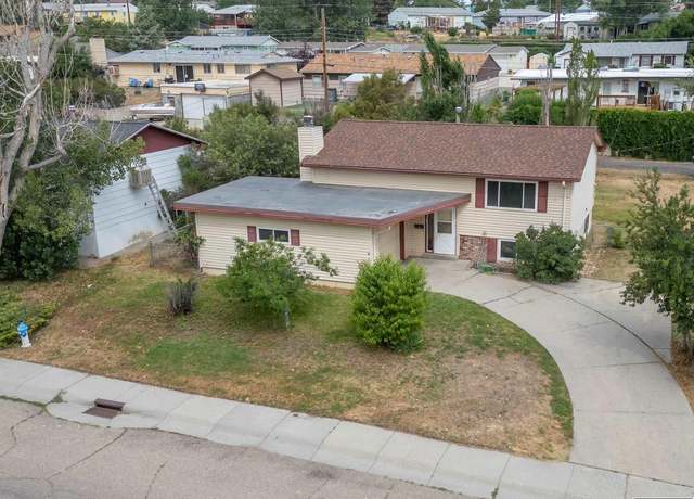 Property at 1742 Glendale Ave, Casper, WY 82601, 4 beds, 1.75 baths