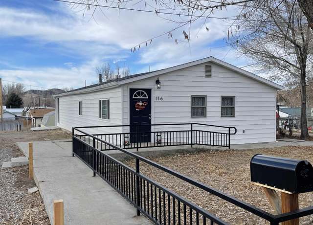 Property at 116 S D St, Thermopolis, WY 82443, 4 beds, 2.5 baths