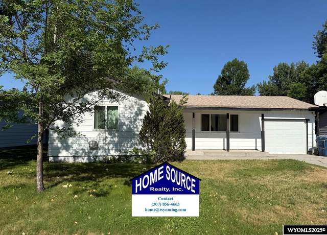 Property at 414 Summit Dr, Riverton, WY 82501, 3 beds, 1 bath
