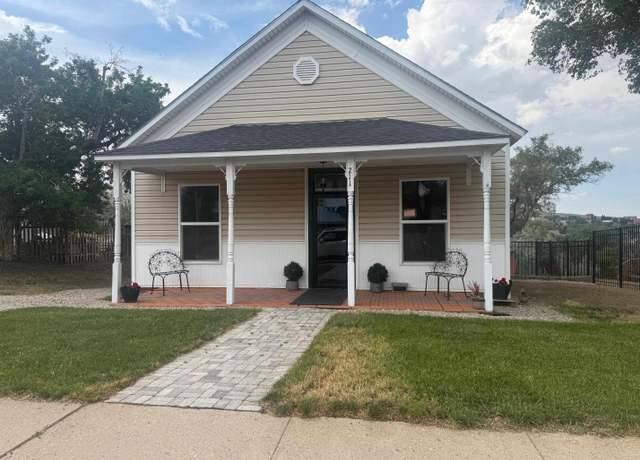 Property at 211 E Pine St, Rawlins, WY 82301, 3 beds, 1.75 baths
