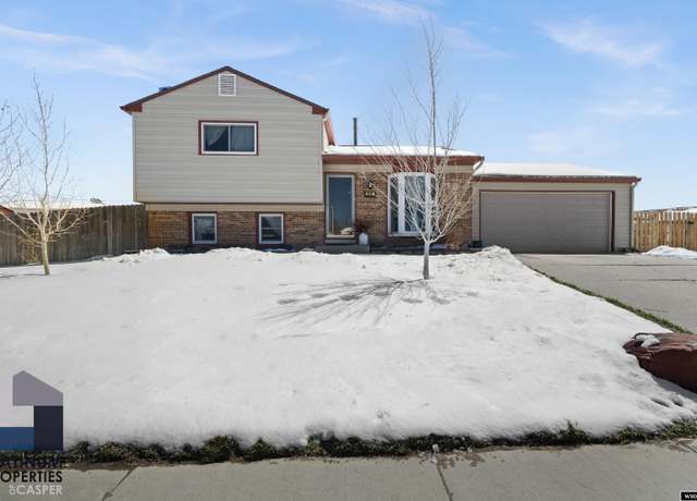 Property at 2411 Glendale Ave Ave, Casper, WY 82609, 3 beds, 1 bath
