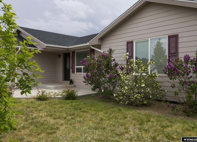 Property at 2323 Absaroka Trl, Bar Nunn, WY 82601, 5 beds, 2 baths