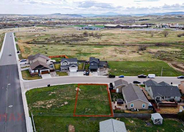 Property at 826 Flicker St, Douglas, WY 82633