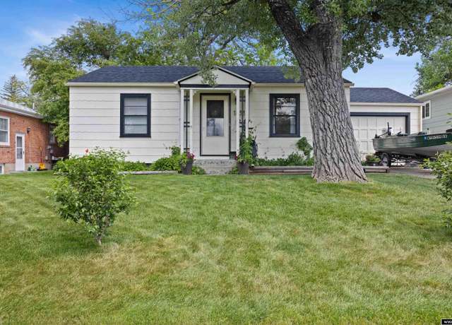 Property at 1833 S Cedar St, Casper, WY 82601, 3 beds, 1.5 baths