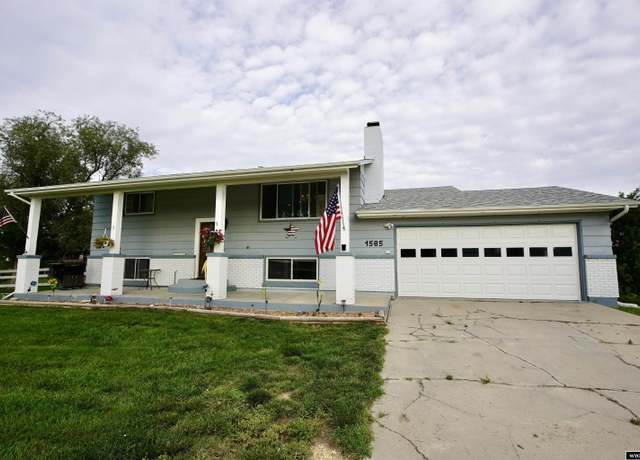 Property at 1565 Grass Creek Rd, Casper, WY 82604, 3 beds, 3 baths