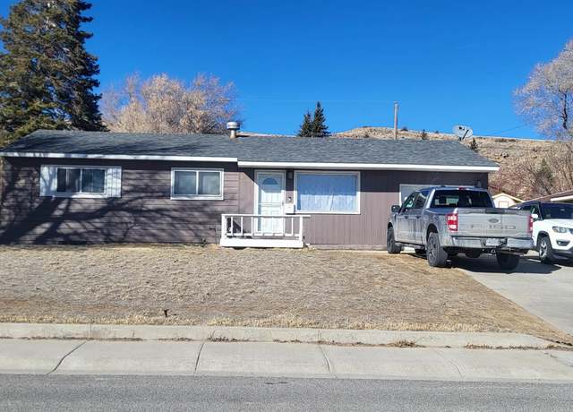 Property at 201 La Paloma Dr, Rawlins, WY 82301, 4 beds, 1.75 baths