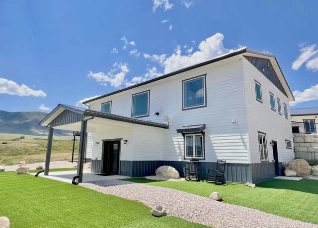 Property at 8877 Week Creek Rd, Casper, WY 82609, 5 beds, 3.5 baths