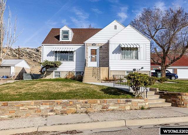 Property at 901 Ridge Ave, Rock Springs, WY 82901, 5 beds, 1.75 baths