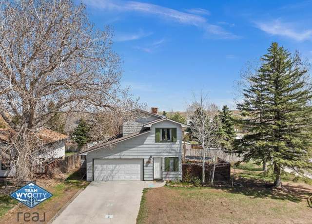 Property at 1421 Newport, Casper, WY 82609, 3 beds, 1.75 baths