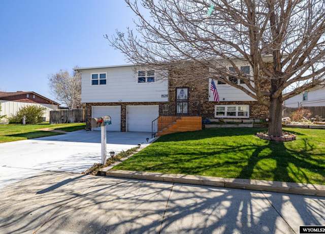 Property at 571 Shannon Dr, Casper, WY 82609, 4 beds, 3 baths