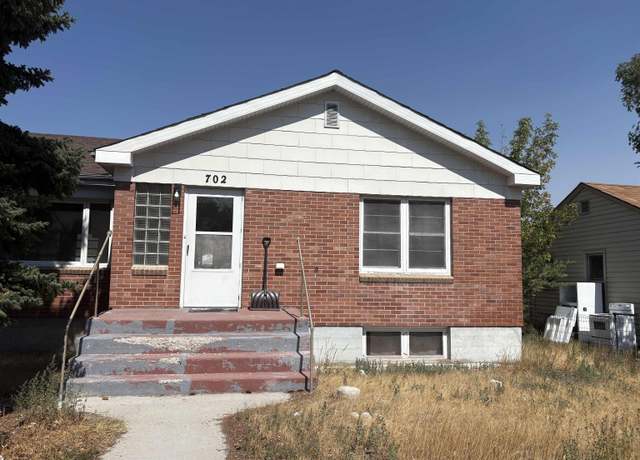 Property at 702 E Park Avenue St, Riverton, WY 82501, 3 beds, 2 baths