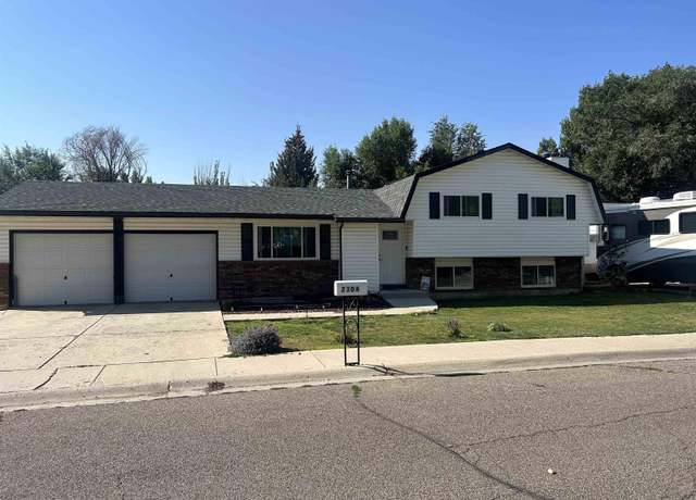 Property at 2304 Sierra Rd, Rock Springs, WY 82901, 5 beds, 3 baths