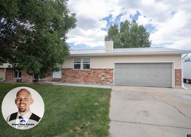 Property at 6670 Henderson Creek Pl, Casper, WY 82604, 3 beds, 1.75 baths
