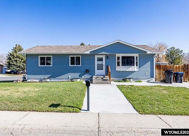 Property at 325 Trail Dr, Green River, WY 82935, 4 beds, 2.25 baths