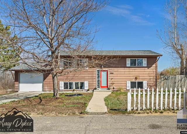 Property at 1960 Prairie Lane Ln, Bar Nunn, WY 82601, 3 beds, 2 baths