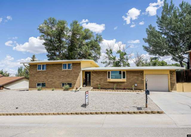 Property at 1821 Carson St, Rock Springs, WY 82901, 4 beds, 2.75 baths