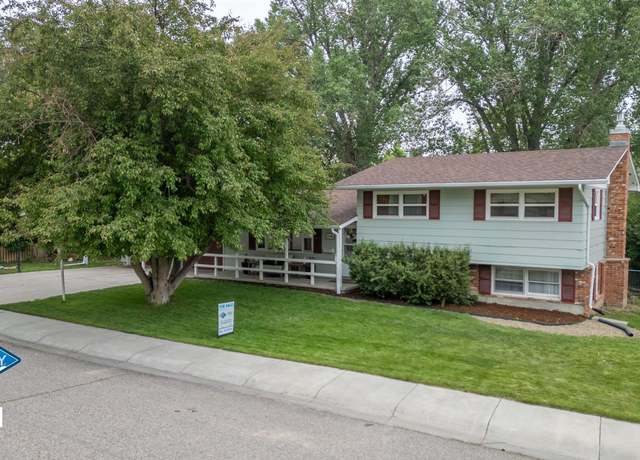 Property at 1440 Kingsbury Dr, Casper, WY 82609, 4 beds, 2.5 baths