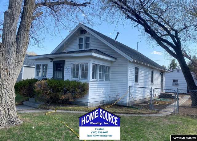 Property at 1011 E Lincoln Ave, Riverton, WY 82501, 2 beds, 1 bath