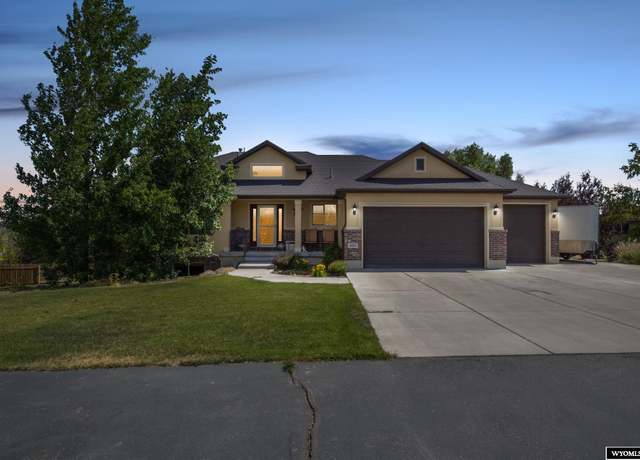 Property at 604 Country Club Drive Dr, Evanston, WY 82930, 5 beds, 3 baths