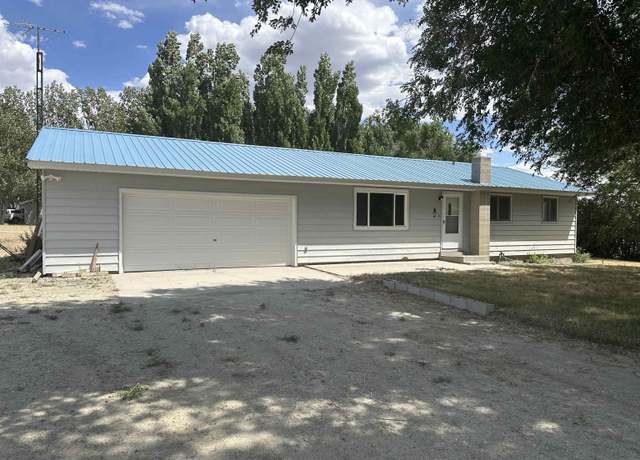 Property at 48 Cliff Dr, Riverton, WY 82501, 4 beds, 2 baths
