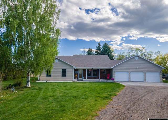 Property at 6659 Riverview Rd, Riverton, WY 82501, 6 beds, 3 baths