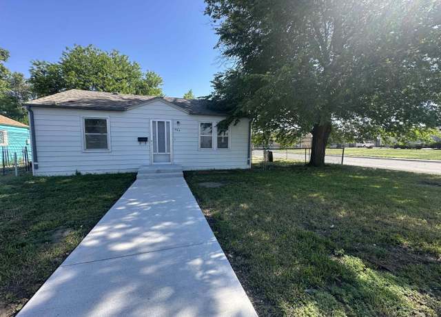Property at 903 E Roosevelt Ave, Riverton, WY 82501, 3 beds, 1.75 baths