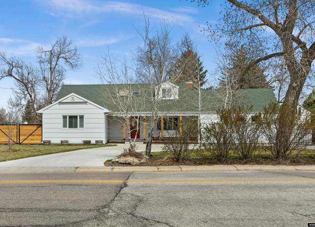 Property at 1008 W 25th St, Casper, WY 82604, 5 beds, 3 baths