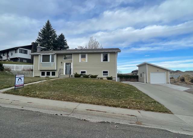Property at 122 Cedar Ridge Dr, Thermopolis, WY 82443, 3 beds, 2.25 baths