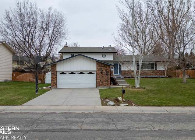 Property at 1540 Kelly Dr, Casper, WY 82609, 5 beds, 2.75 baths