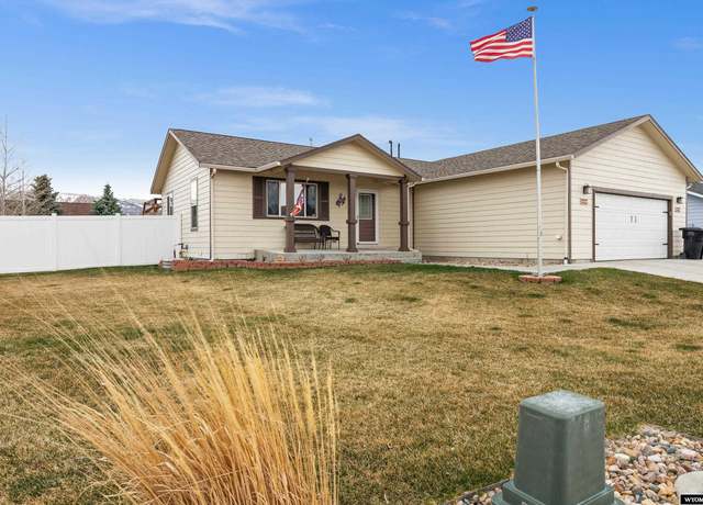 Property at 6323 Little Moon Trl, Casper, WY 82604, 5 beds, 3 baths