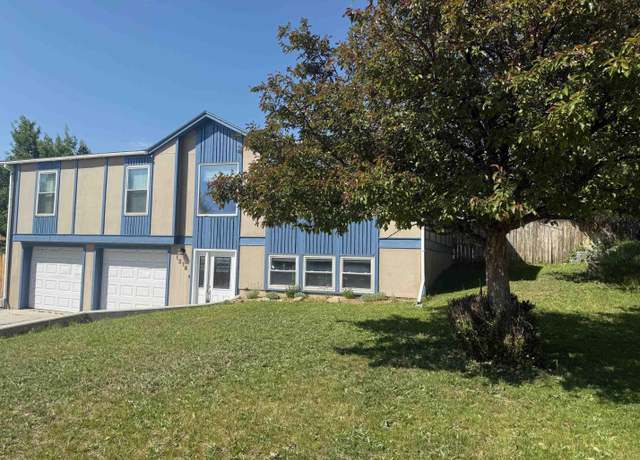 Property at 1216 Perrine St, Rawlins, WY 82301, 3 beds, 2.5 baths