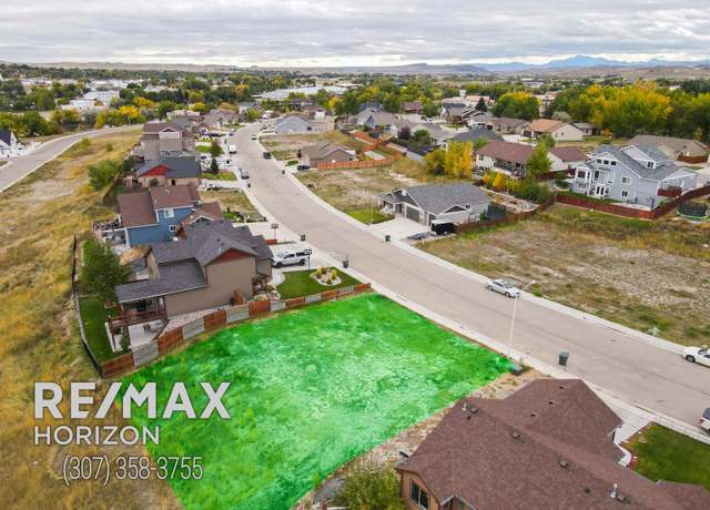 Property at 975 Eagle Dr, Douglas, WY 82633