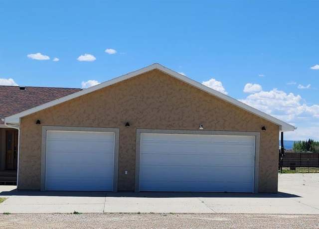 Property at 8 Amy Ln, Rock Springs, WY 82901, 6 beds, 3.25 baths