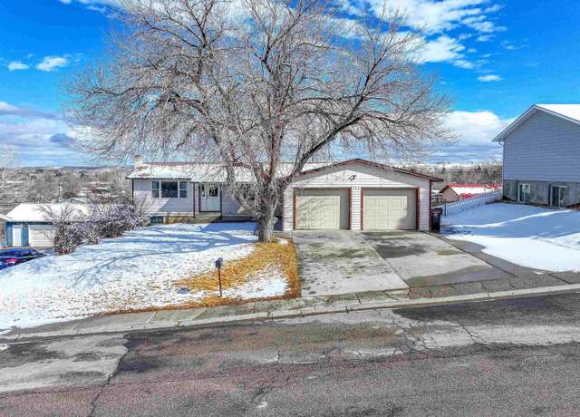 Property at 796 Garner Dr, Lander, WY 82520, 4 beds, 2 baths