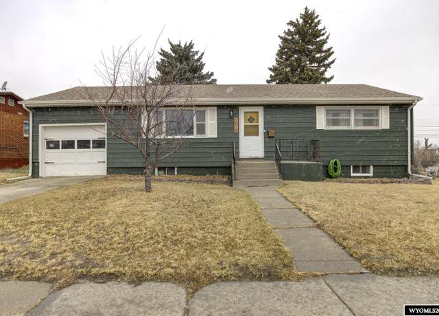 Property at 3018 E 10th St, Casper, WY 82609, 3 beds, 2 baths