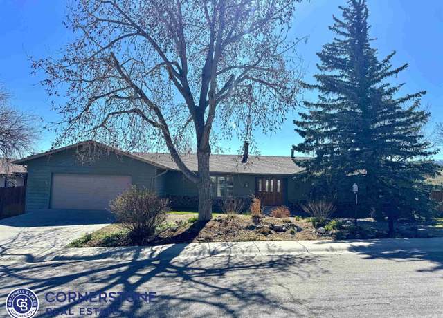 Property at 1045 Beaumont Dr, Casper, WY 82601, 5 beds, 2.5 baths