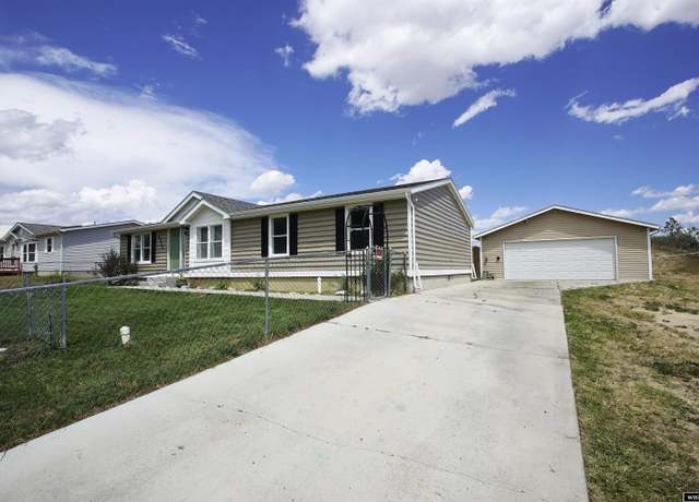 Property at 4925 Bel Vista Dr, Bar Nunn, WY 82601, 4 beds, 2 baths