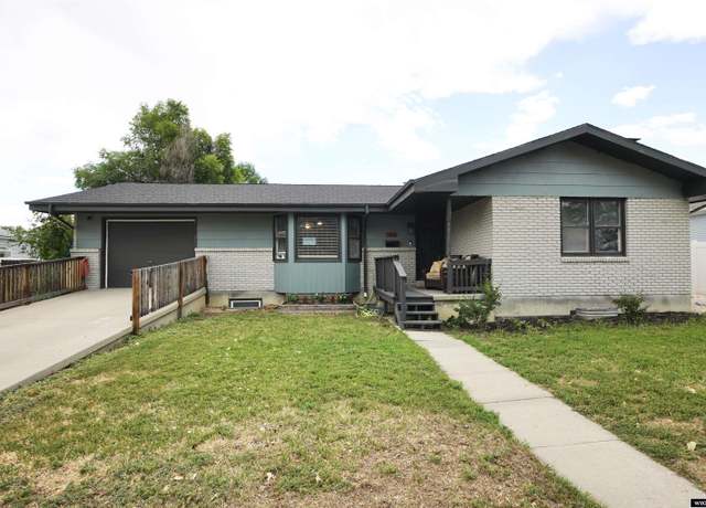 Property at 1431 Cypress St, Casper, WY 82604, 4 beds, 3 baths