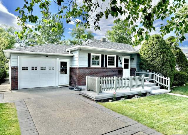 Property at 624 S 9th St, Douglas, WY 82633, 4 beds, 2 baths