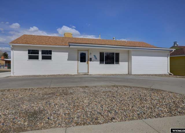 Property at 3036 E 8th St, Casper, WY 82609, 4 baths