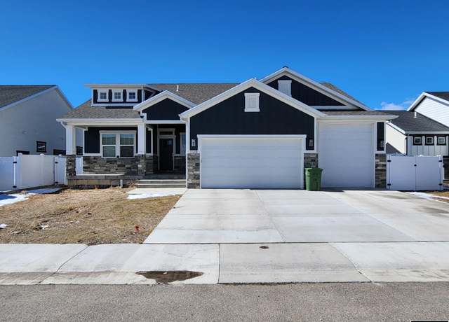 Property at 1128 Winchester Blvd, Rock Springs, WY 82901, 3 beds, 2 baths