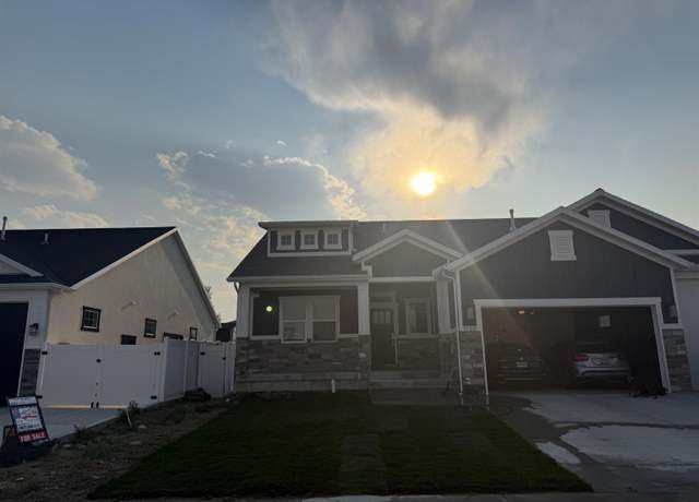 Property at 1128 Winchester Blvd, Rock Springs, WY 82901, 3 beds, 2 baths