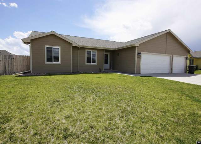 Property at 2323 Kalina Trl, Bar Nunn, WY 82601, 5 beds, 2.75 baths