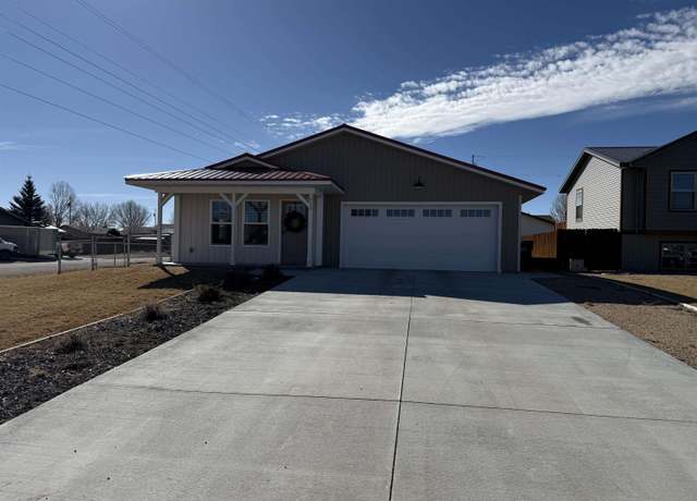 Property at 213 Greenwood Ave, Saratoga, WY 82331, 3 beds, 1.75 baths