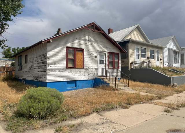 Property at 623 W Buffalo St, Rawlins, WY 82301, 3 beds, 2 baths