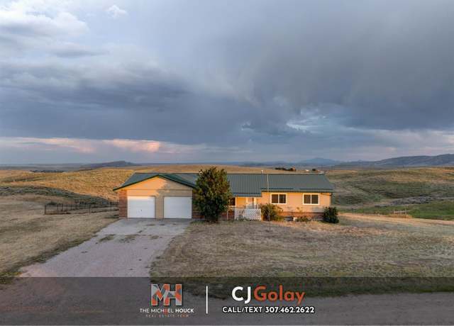 Property at 24 Cottonwood Dr, Douglas, WY 82633, 3 beds, 2 baths